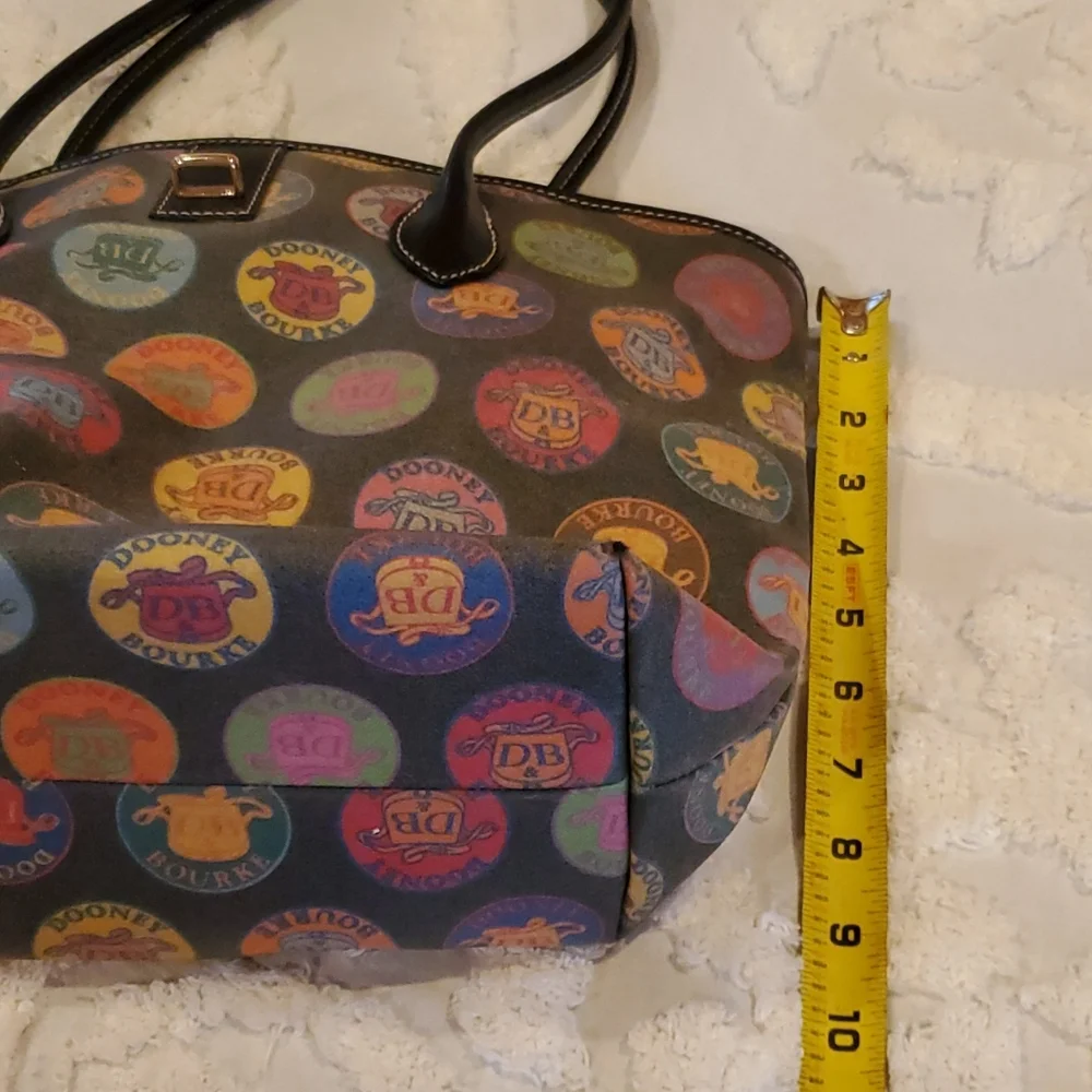 Dooney & Bourke Black Medallion Vintage Tote ✨️Host Pick✨️ - Picture 11 of 13